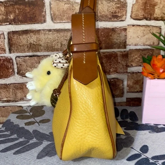 Dooney & Bourke Yellow Leather Shoulder Bag and Kick lock coin - Picture 6 of 13